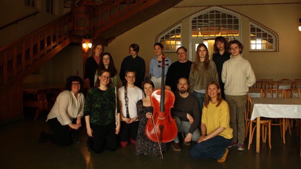 Sastamalan ja Pirkanmaan musiikkiopiston sekä Tampereen konservatorion sävellysoppilaita ja -opettajia workshopissa Pirkanmaan musiikkiopistolla Tampering Ensemblen kanssa.