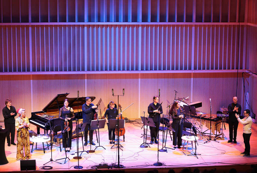 Uusinta Ensemble, Ánnámáret ja Jaime Belmonte lavalla.